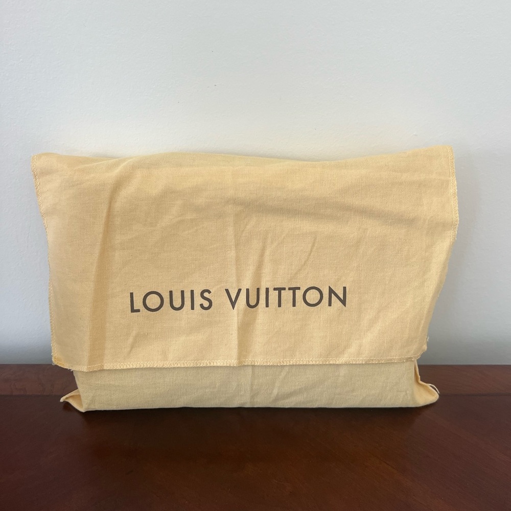 Louis Vuitton Selenga Taiga Clutch Black | Authentic | 2015 | Proof - Picture 15 of 15